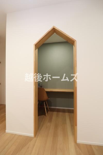 ���̑����� �f�U�C�����̂���ƌ^�J���̃k�b�N�͏��ւ₨�q�l�̗V�я�ɍœK�B�閧��n�̗l�ȓ��ʂȋ�Ԃł��B