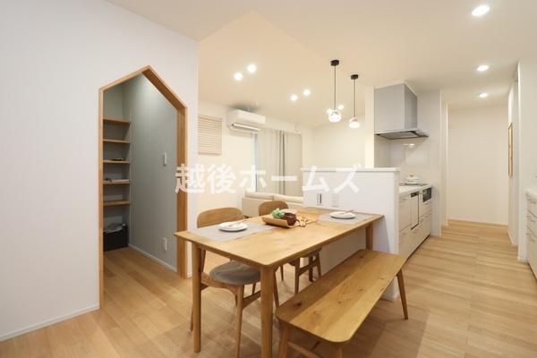 ���r���O �Q�S���Ԋ��C�V�X�e���������ɐ݂��A��ɋ�C���z�������K�ȋ�Ԃɕς��Ă���܂�