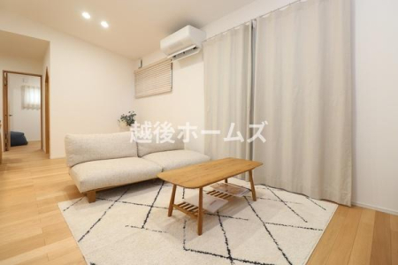 ���r���O �_�C�j���O�e�[�u���E�\�t�@�[���z�u�ł����Ƃ肠��݌v�ɂȂ��Ă���܂��B