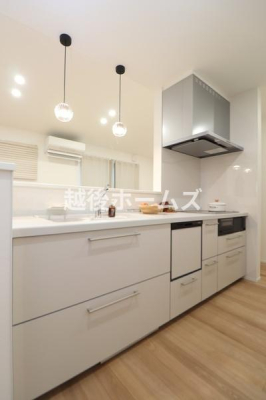  �H��@��^�b�`���X�������W�������̃V�X�e���L�b�`���B���r���O�̗l�q���݂Ȃ����Ƃ��\�ȑΖʎ��ł�