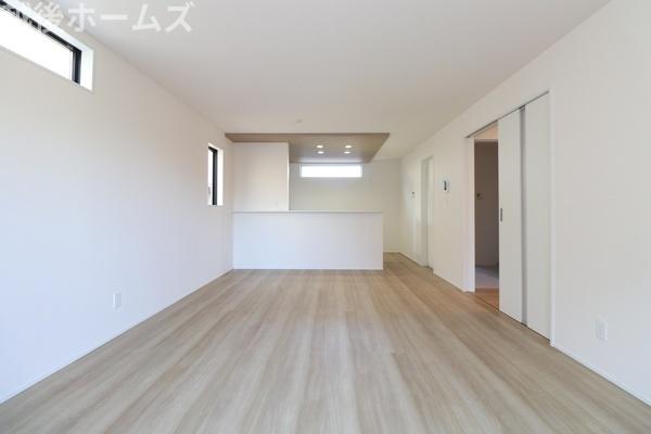 ���r���O �y���Ў{�H��z
�Q�S���Ԋ��C�V�X�e���������ɐ݂��A��ɋ�C���z�������K�ȋ�Ԃɕς��Ă���܂�