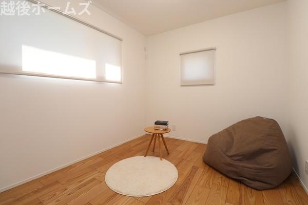 �m�� �V���v���ȗm���Ȃ̂ŉƋ�Ȃǂ̃C���e���A�Ƃ��}�b�`���Ă�����ꊴ���o���₷���A�g�̉��̐��������₷���ł��ˁ�