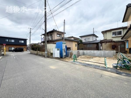 �O�ʓ��H�܂ތ��n�ʐ^ �����̓��������ʕ��E�d�l�ݔ��₨�����̑傫���̔�r�A�ߗׁE���ӊ��⒬���݂ȂǁA�����ł͂킩��Ȃ���񂪂������񂠂�܂��B���񌻒n�ɂĂ��m�F���������B