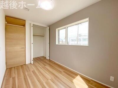 �m�� �S���ɃN���[�[�b�g�����A���[���L�x�Ŏg���₷���Ԏ��ɂȂ��Ă��܂�