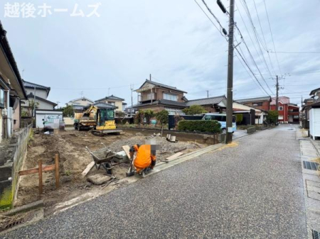 �O�ʓ��H�܂ތ��n�ʐ^ �����̓��������ʕ��E�d�l�ݔ��₨�����̑傫���̔�r�A�ߗׁE���ӊ��⒬���݂ȂǁA�����ł͂킩��Ȃ���񂪂������񂠂�܂��B���񌻒n�ɂĂ��m�F���������B