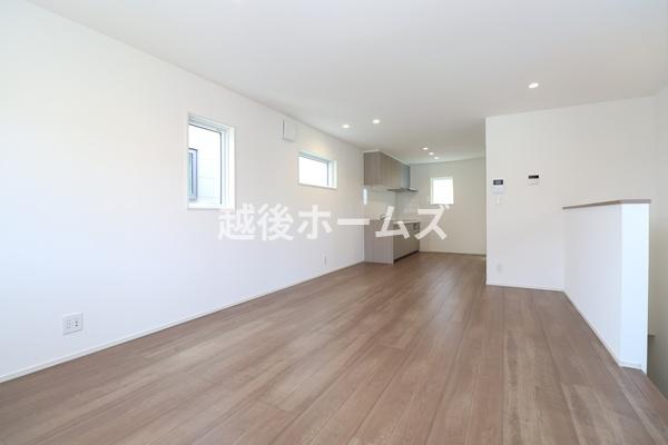 ���r���O �_�C�j���O�e�[�u���E�\�t�@�[���z�u�ł����Ƃ肠��݌v�ɂȂ��Ă���܂�