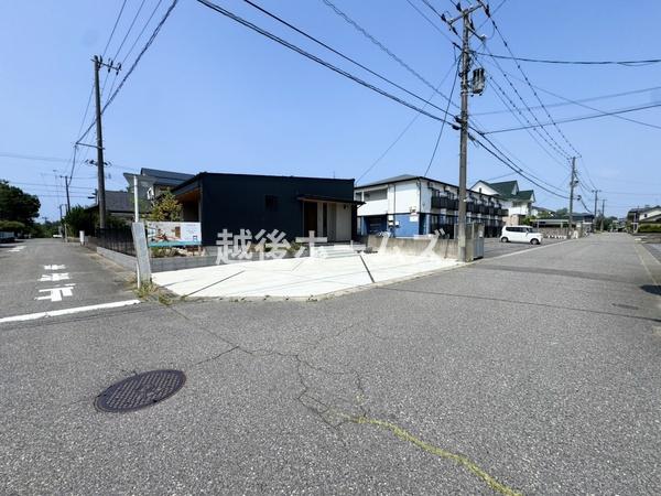 �O�ʓ��H�܂ތ��n�ʐ^ �����̓��������ʕ��E�d�l�ݔ��₨�����̑傫���̔�r�A�ߗׁE���ӊ��⒬���݂ȂǁA�����ł͂킩��Ȃ���񂪂������񂠂�܂��B���񌻒n�ɂĂ��m�F���������B