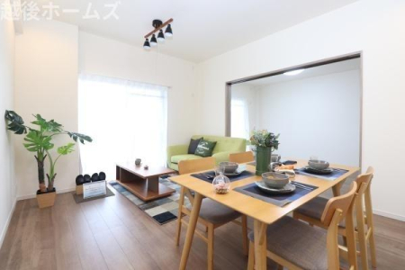 ���r���O �y�����\�z�}�z�_�C�j���O�e�[�u���E�\�t�@�[���z�u�ł����Ƃ肠��݌v�ɂȂ��Ă���܂��B