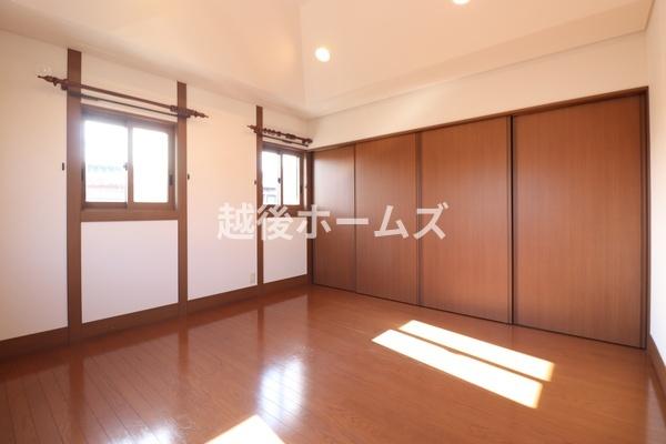 �m�� �S���ɃN���[�[�b�g�����A���[���L�x�Ŏg���₷���Ԏ��ɂȂ��Ă��܂�