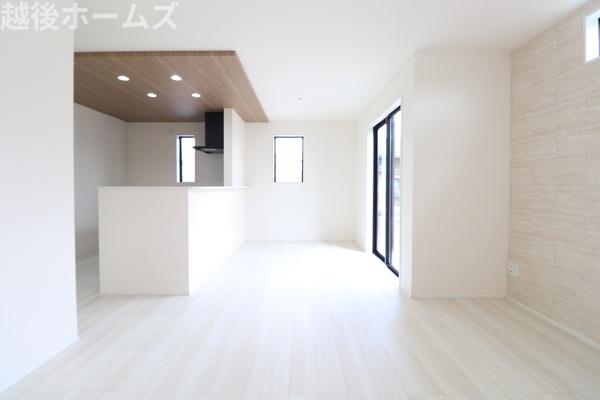 ���r���O �y���Ў{�H��z
�Q�S���Ԋ��C�V�X�e���������ɐ݂��A��ɋ�C���z�������K�ȋ�Ԃɕς��Ă���܂�