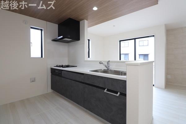 �L�b�`�� �y���Ў{�H��z�R���^�C�v�̃V�X�e���L�b�`���͎��[���L�x�I
�����̂��|�������₷���݌v�ɂȂ��Ă��܂�