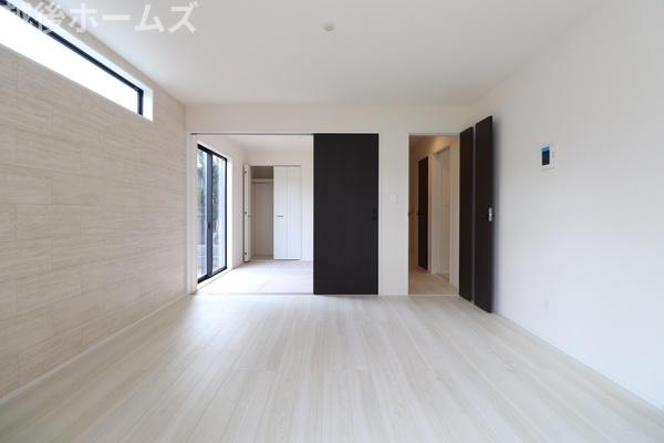 ���r���O �y���Ў{�H��z�_�C�j���O�e�[�u�����z�u�ł����Ƃ肠��݌v�ɂȂ��Ă���܂��B