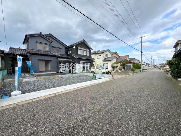 �O�ʓ��H�܂ތ��n�ʐ^ �����̓��������ʕ��E�d�l�ݔ��₨�����̑傫���̔�r�A�ߗׁE���ӊ��⒬���݂ȂǁA�����ł͂킩��Ȃ���񂪂������񂠂�܂��B���񌻒n�ɂĂ��m�F���������B