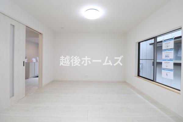 ���r���O �_�C�j���O�e�[�u�����z�u�ł����Ƃ肠��݌v�ɂȂ��Ă���܂��B