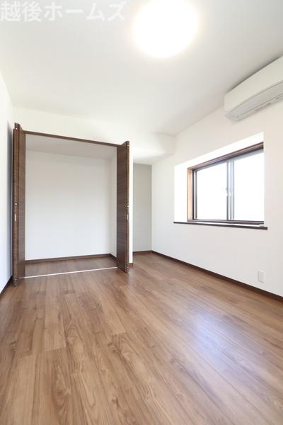 �m�� �S���ɃN���[�[�b�g�����A���[���L�x�Ŏg���₷���Ԏ��ɂȂ��Ă��܂�