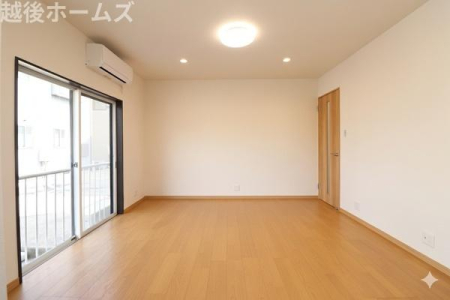 ���r���O �_�C�j���O�e�[�u���E�\�t�@�[���z�u�ł����Ƃ肠��݌v�ɂȂ��Ă���܂��B