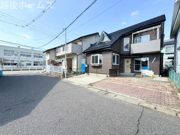 �O�ʓ��H�܂ތ��n�ʐ^ �����̓��������ʕ��E�d�l�ݔ��₨�����̑傫���̔�r�A�ߗׁE���ӊ��⒬���݂ȂǁA�����ł͂킩��Ȃ���񂪂������񂠂�܂��B���񌻒n�ɂĂ��m�F���������B