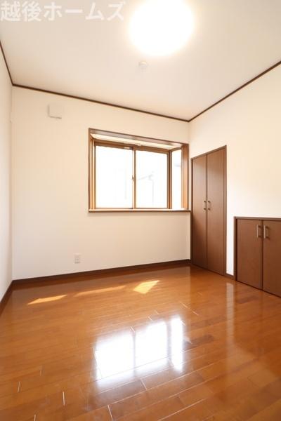 �m�� �S���ɃN���[�[�b�g�����A���[���L�x�Ŏg���₷���Ԏ��ɂȂ��Ă��܂�