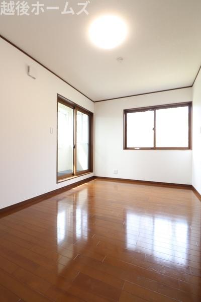 �m�� �V���v���ȗm���Ȃ̂ŉƋ�Ȃǂ̃C���e���A�Ƃ��}�b�`���Ă�����ꊴ���o���₷���A�g�̉��̐��������₷���ł��ˁ�