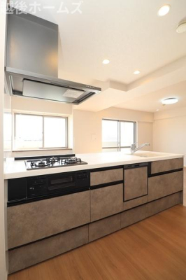 �L�b�`�� �y���Ў{�H��z�L�b�`���͎g���₷���V�X�e���L�b�`���ł��B
�򐅊��̌^�̐�����H��@���W���������Ă��܂��B