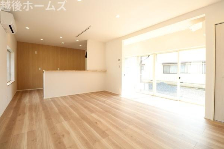 ���r���O �_�C�j���O�e�[�u���E�\�t�@�[���z�u�ł����Ƃ肠��݌v�ɂȂ��Ă���܂��B