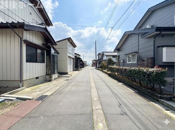 �O�ʓ��H�܂ތ��n�ʐ^ �����̓��������ʕ��E�d�l�ݔ��₨�����̑傫���̔�r�A�ߗׁE���ӊ��⒬���݂ȂǁA�����ł͂킩��Ȃ���񂪂������񂠂�܂��B���񌻒n�ɂĂ��m�F���������B