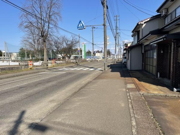 �O�ʓ��H�܂ތ��n�ʐ^ -