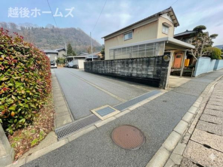 �O�ʓ��H�܂ތ��n�ʐ^ -