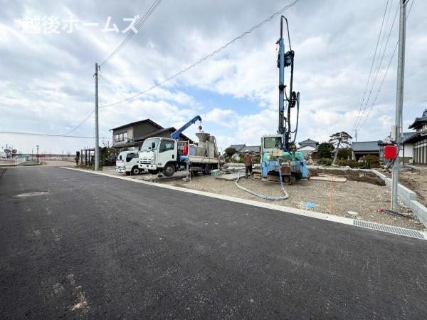 �O�ʓ��H�܂ތ��n�ʐ^ �����̓��������ʕ��E�d�l�ݔ��₨�����̑傫���̔�r�A�ߗׁE���ӊ��⒬���݂ȂǁA�����ł͂킩��Ȃ���񂪂������񂠂�܂��B���񌻒n�ɂĂ��m�F���������B