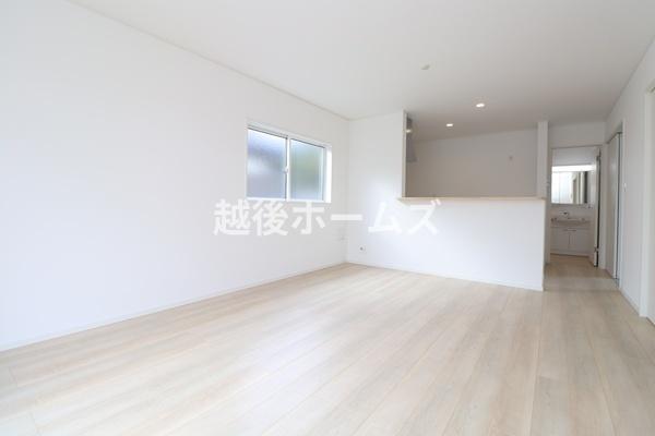 ���r���O �y���Ў{�H��z
�Q�S���Ԋ��C�V�X�e���������ɐ݂��A��ɋ�C���z�������K�ȋ�Ԃɕς��Ă���܂�