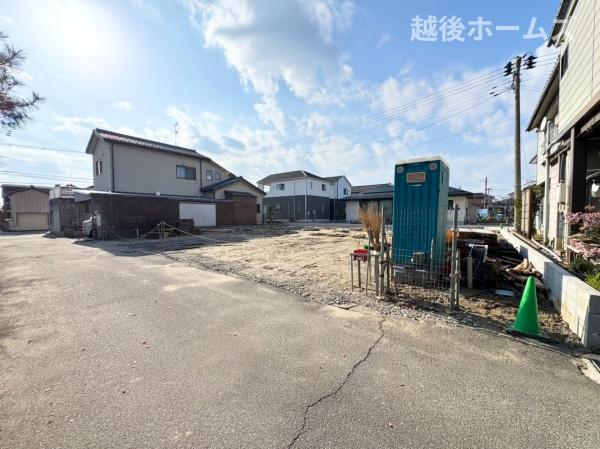 �O�ʓ��H�܂ތ��n�ʐ^ �����̓��������ʕ��E�d�l�ݔ��₨�����̑傫���̔�r�A�ߗׁE���ӊ��⒬���݂ȂǁA�����ł͂킩��Ȃ���񂪂������񂠂�܂��B���񌻒n�ɂĂ��m�F���������B