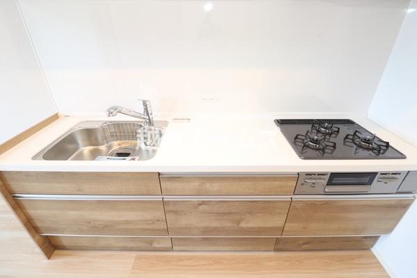 �L�b�`�� �y���Ў{�H��z�L�b�`���͎g���₷���V�X�e���L�b�`���ł��B
�򐅊��̌^�̐�����H��@���W���������Ă��܂��B