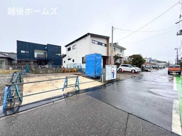 �O�ʓ��H�܂ތ��n�ʐ^ �ߗׁE���ӊ��⒬���݂ȂǁA�����ł͂킩��Ȃ���񂪂������񂠂�܂��B���񌻒n�ɂĂ��m�F���������B