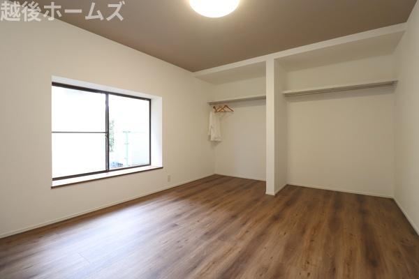 �m�� �S���ɃN���[�[�b�g�����A���[���L�x�Ŏg���₷���Ԏ��ɂȂ��Ă��܂�