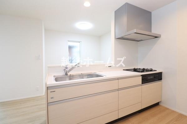 �L�b�`�� �y���Ў{�H��z�R���^�C�v�̃V�X�e���L�b�`���͎��[���L�x�I
�����̂��|�������₷���݌v�ɂȂ��Ă��܂�