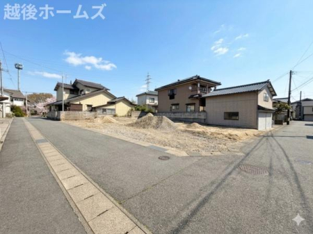 �O�ʓ��H�܂ތ��n�ʐ^ �����̓��������ʕ��E�d�l�ݔ��₨�����̑傫���̔�r�A�ߗׁE���ӊ��⒬���݂ȂǁA�����ł͂킩��Ȃ���񂪂������񂠂�܂��B���񌻒n�ɂĂ��m�F���������B