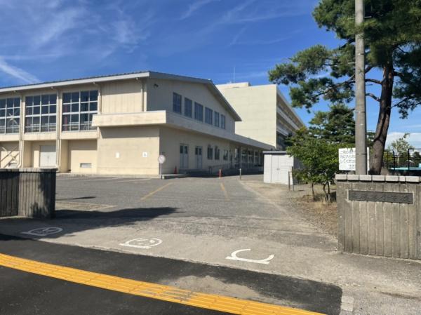 ���ӊ� �y���w�Z�z�V���s�����˓����w�Z�F1240m