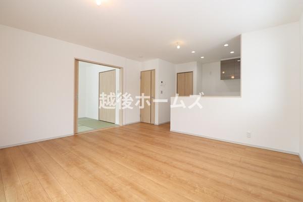 ���r���O �y���Ў{�H��z
�Q�S���Ԋ��C�V�X�e���������ɐ݂��A��ɋ�C���z�������K�ȋ�Ԃɕς��Ă���܂�