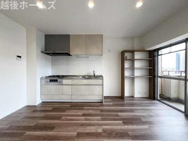 �L�b�`�� �_�C�j���O�e�[�u�����z�u�ł����Ƃ肠��݌v�ɂȂ��Ă���܂��B