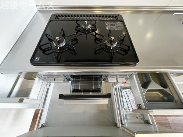 �L�b�`�� �R���^�C�v�̃V�X�e���L�b�`���͎��[���L�x�I