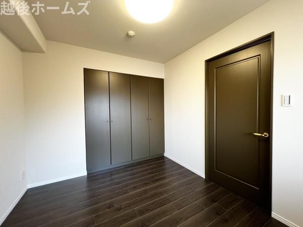 �m�� �S���ɃN���[�[�b�g�����A���[���L�x�Ŏg���₷���Ԏ��ɂȂ��Ă��܂�