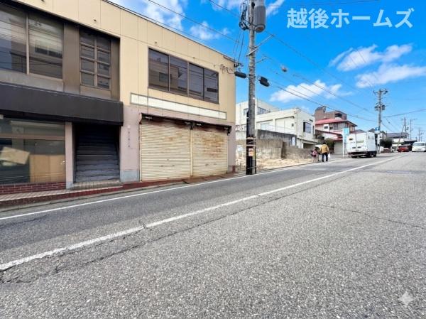 �O�ʓ��H�܂ތ��n�ʐ^ �ߗׁE���ӊ��⒬���݂ȂǁA�����ł͂킩��Ȃ���񂪂������񂠂�܂��B���񌻒n�ɂĂ��m�F���������B