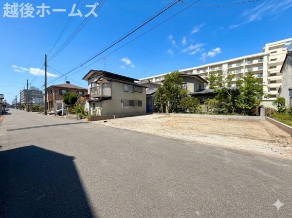 �O�ʓ��H�܂ތ��n�ʐ^ �����̓��������ʕ��E�d�l�ݔ��₨�����̑傫���̔�r�A�ߗׁE���ӊ��⒬���݂ȂǁA�����ł͂킩��Ȃ���񂪂������񂠂�܂��B���񌻒n�ɂĂ��m�F���������B