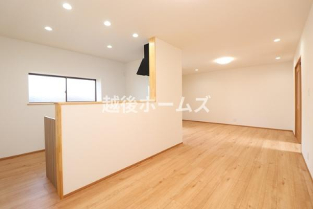 ���r���O �_�C�j���O�e�[�u���E�\�t�@�[���z�u�ł����Ƃ肠��݌v�ɂȂ��Ă���܂��B