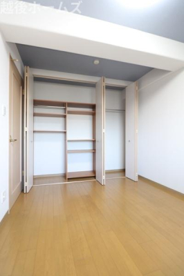 �m�� �S���ɃN���[�[�b�g�����A���[���L�x�Ŏg���₷���Ԏ��ɂȂ��Ă��܂�