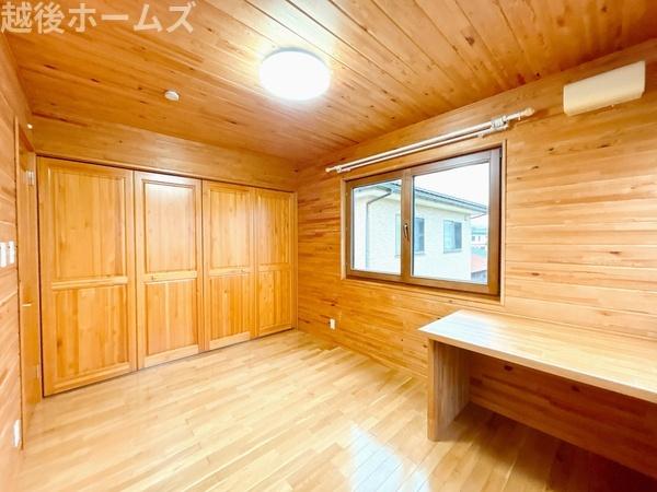 �m�� �S���ɃN���[�[�b�g�����A���[���L�x�Ŏg���₷���Ԏ��ɂȂ��Ă��܂�