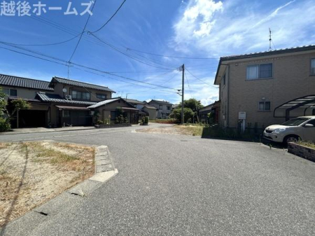 �O�ʓ��H�܂ތ��n�ʐ^ �����̓��������ʕ��E�d�l�ݔ��₨�����̑傫���̔�r�A�ߗׁE���ӊ��⒬���݂ȂǁA�����ł͂킩��Ȃ���񂪂������񂠂�܂��B���񌻒n�ɂĂ��m�F���������B