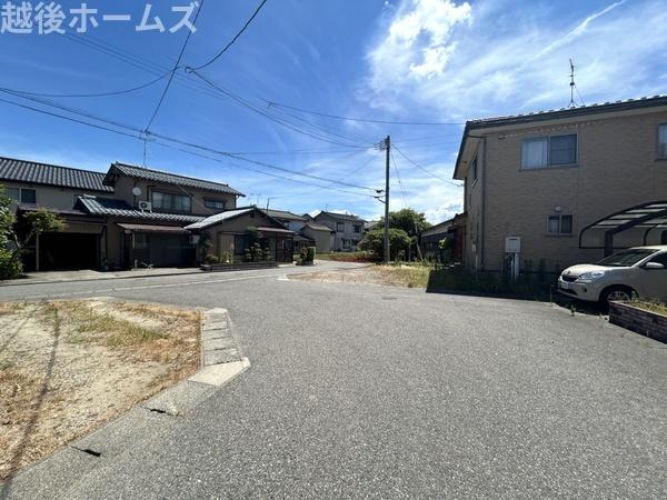 �O�ʓ��H�܂ތ��n�ʐ^ �����̓��������ʕ��E�d�l�ݔ��₨�����̑傫���̔�r�A�ߗׁE���ӊ��⒬���݂ȂǁA�����ł͂킩��Ȃ���񂪂������񂠂�܂��B���񌻒n�ɂĂ��m�F���������B