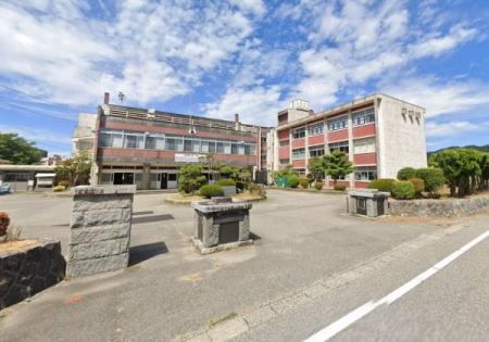 ���ӊ� �y���w�Z�z����s�������ꒆ�w�Z�F900m