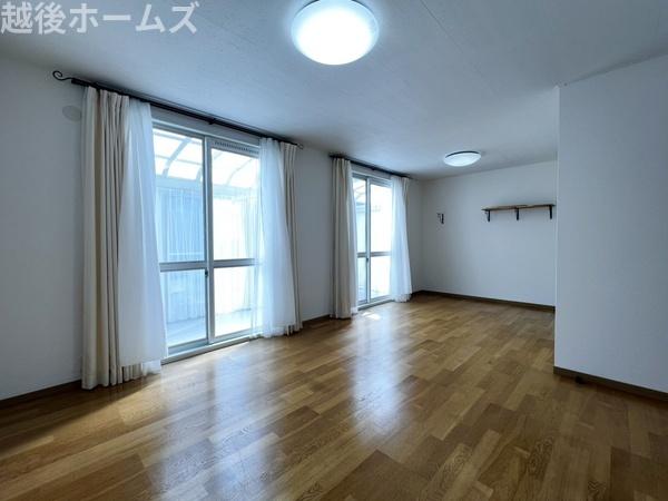 ���r���O -